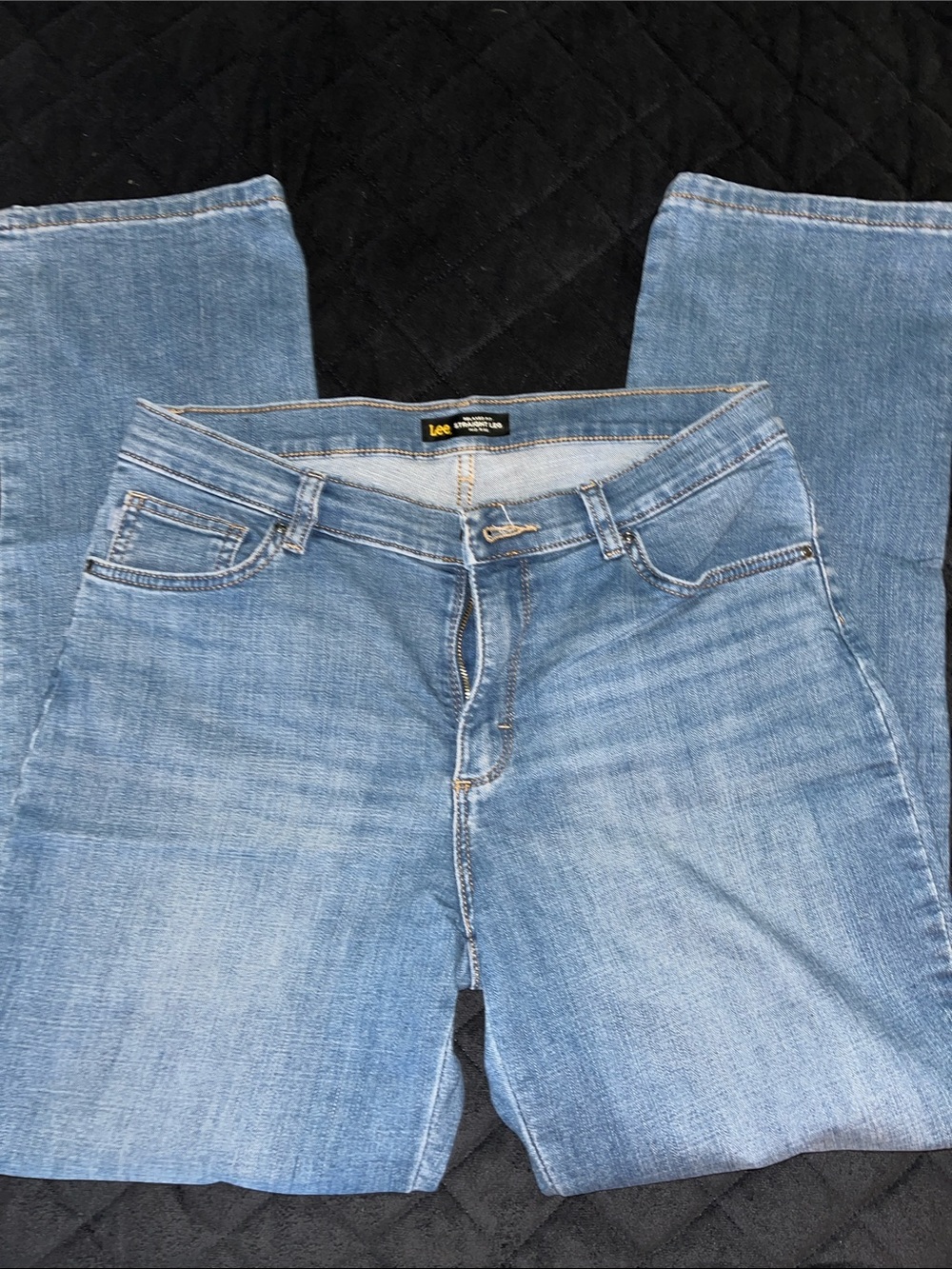 Lee Women's Light Wash Relaxed Fit Mid-Rise Jeans - size 10